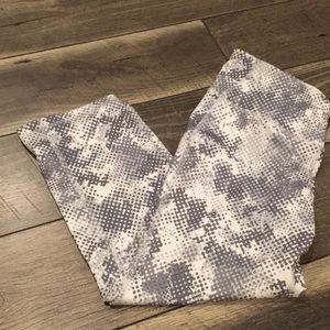 Capri detailed activewear